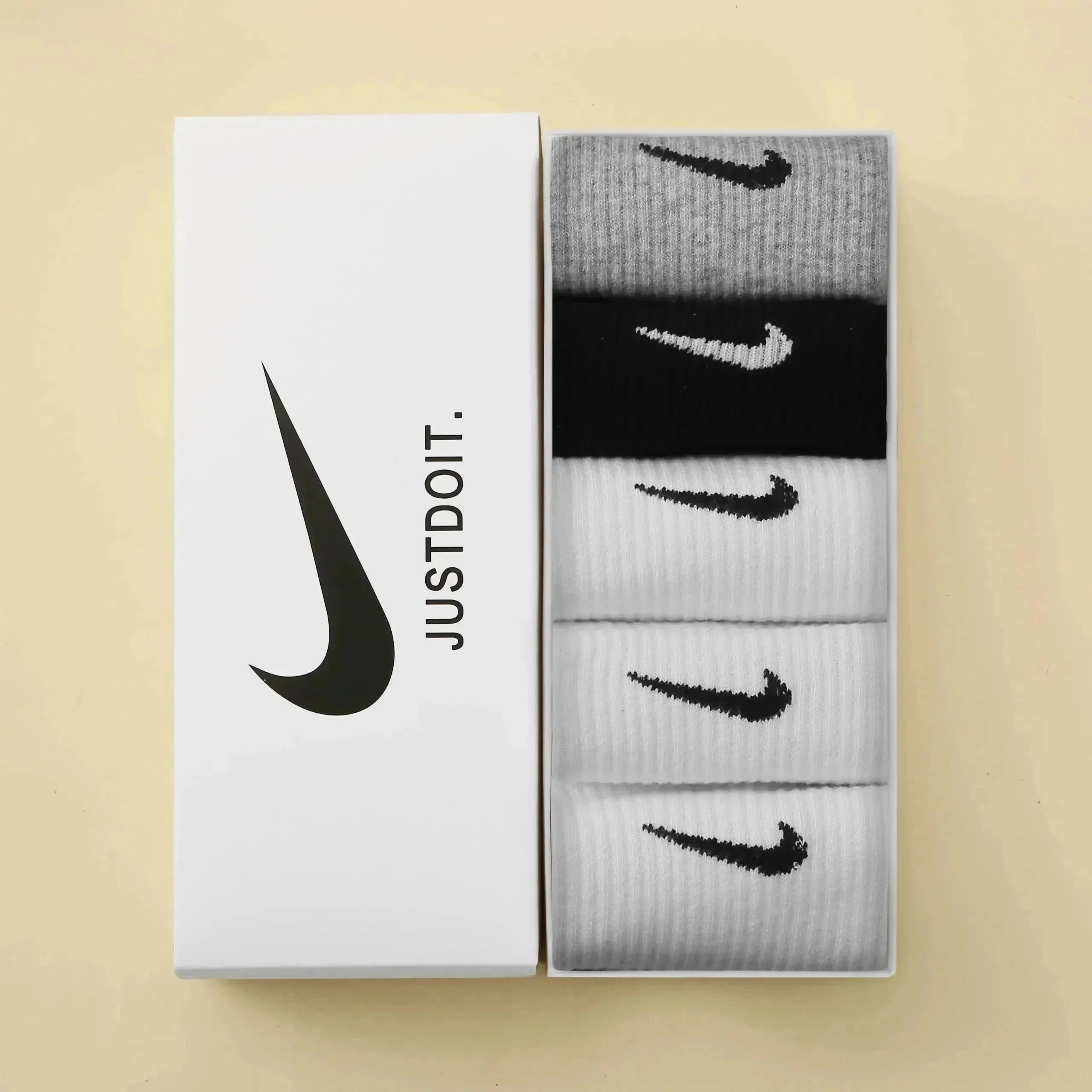 5 pairs【3white+lgrey+1black】