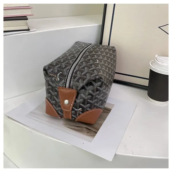 Goyard Saint-Louis Toiletry Bag Green Travel Bags - 13