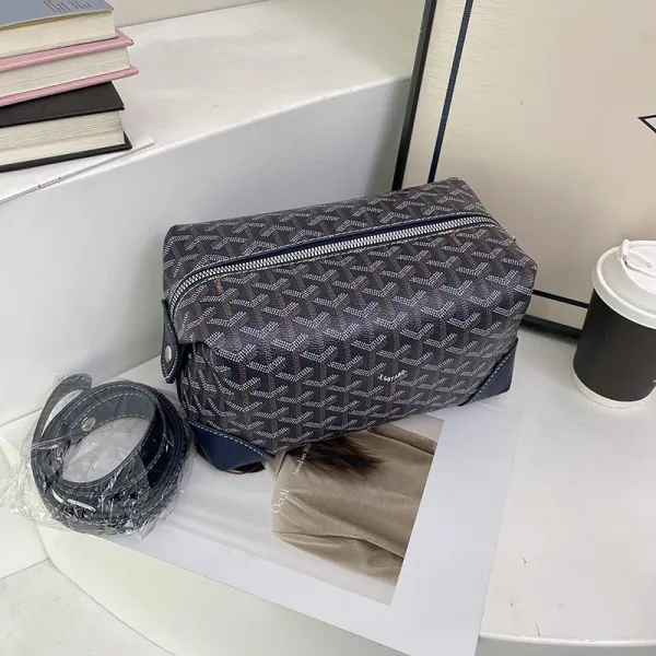 Goyard Saint Louis Toiletry Bag Navy Blue Travel Bags - 1