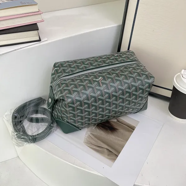 Goyard Saint-Louis Toiletry Bag Green Travel Bags - 1
