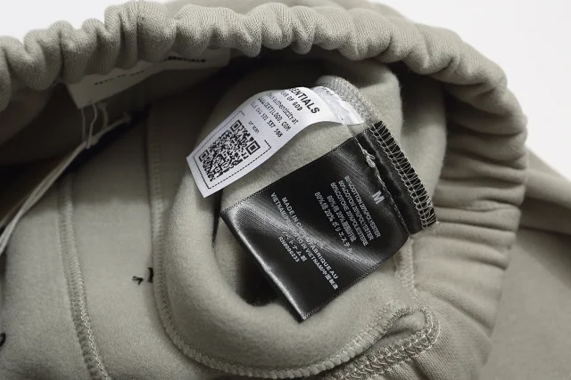 Fear of God Trousers Essentials Logo Sweatpants product detail image 5