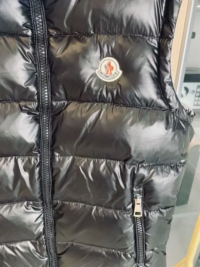 Moncler Vests Hooded Quilted Puffer Vest product detail image 4