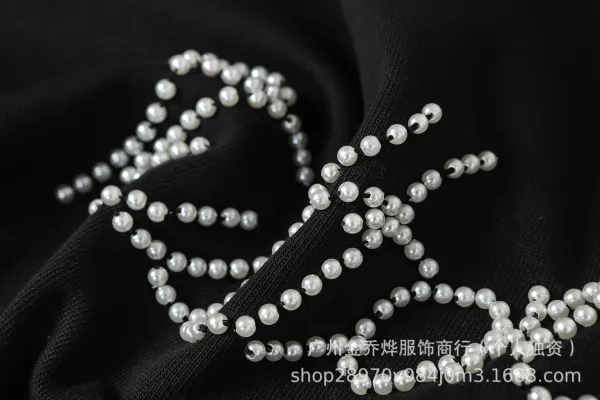 Design Script Logo Embellished Black T-Shirt - 21