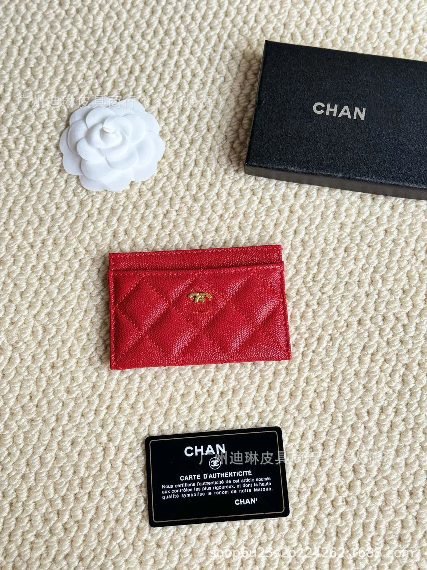 红色金扣球纹