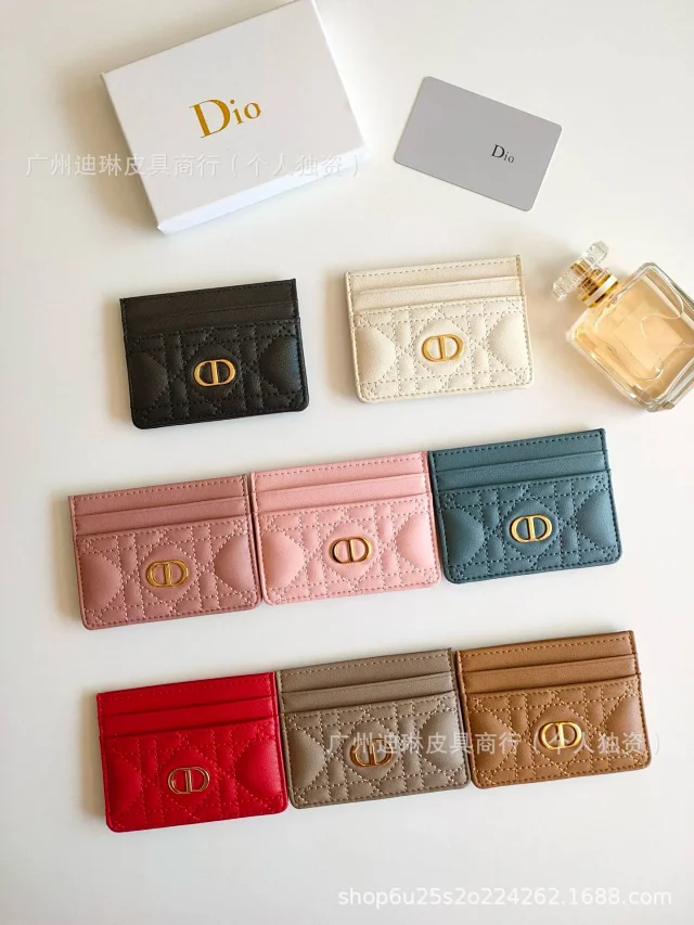Unbranded Wallets & Card Holders Quilted 5-Slot Holder with Gold-Tone Oval Hardware product detail image 1
