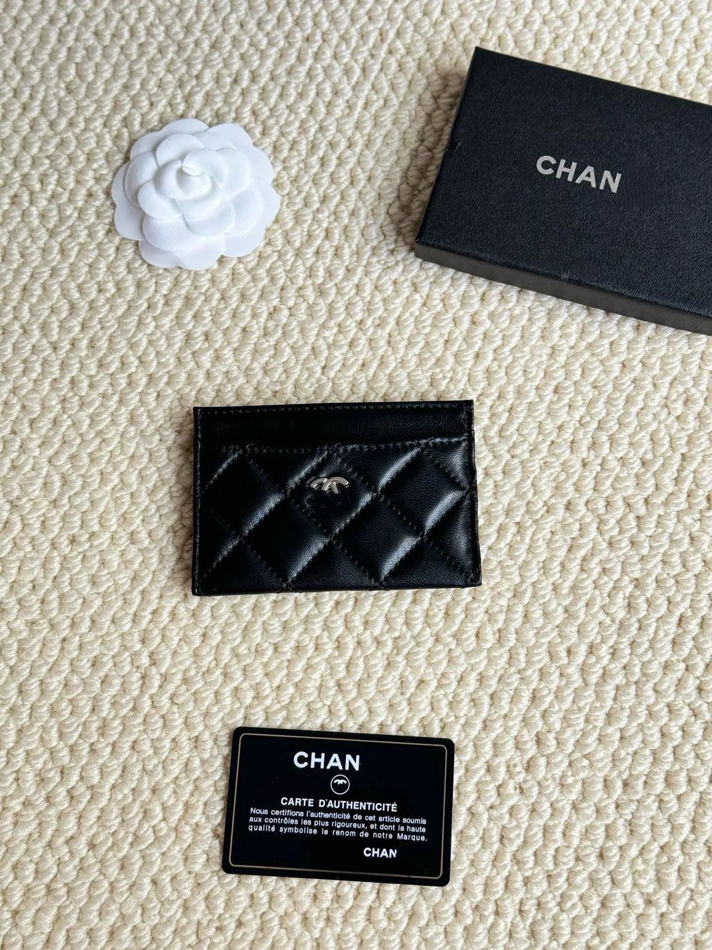 黑色银扣羊皮