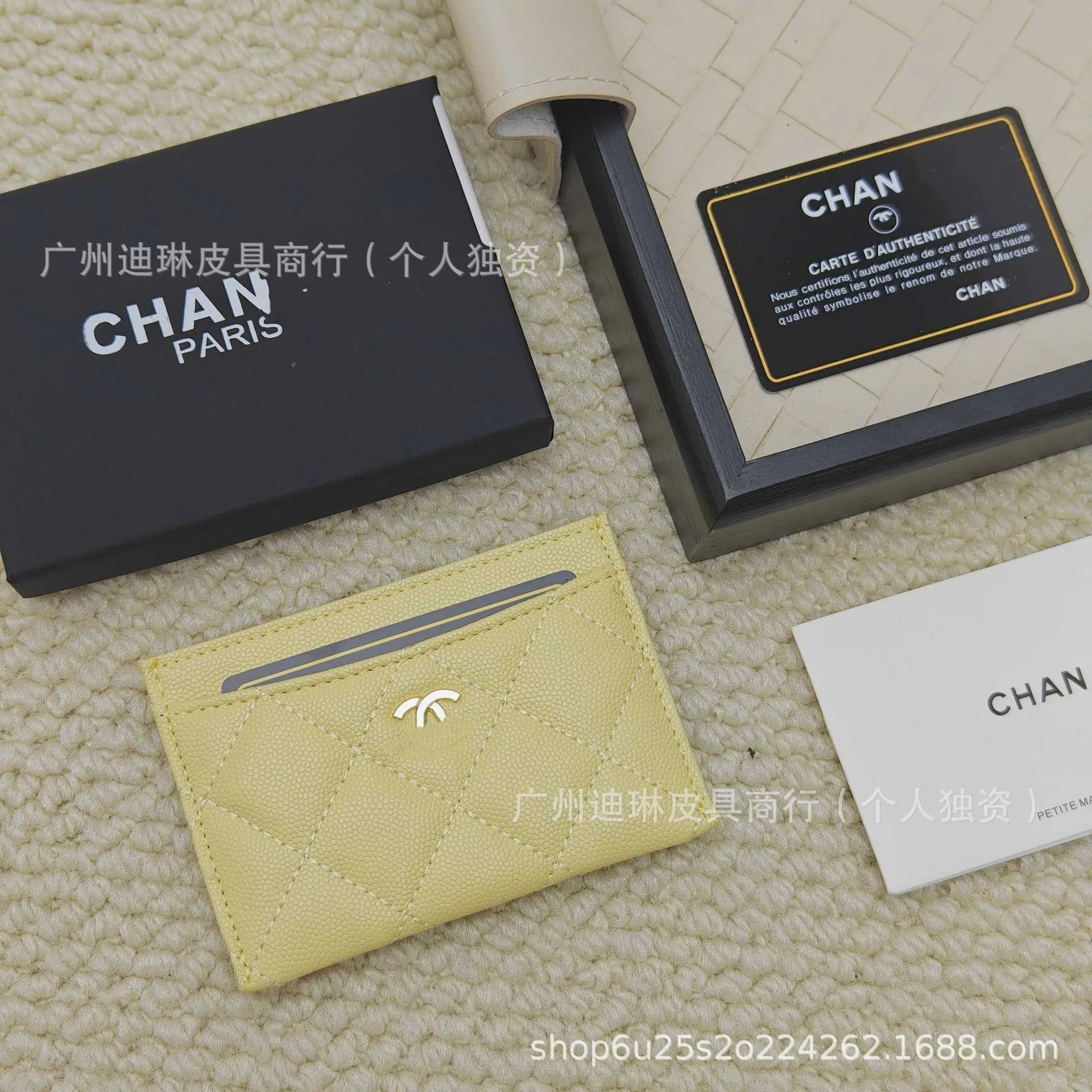 黄色金扣球纹