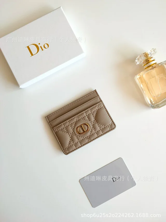 Unbranded Wallets & Card Holders Quilted 5-Slot Holder with Gold-Tone Oval Hardware product detail image 8