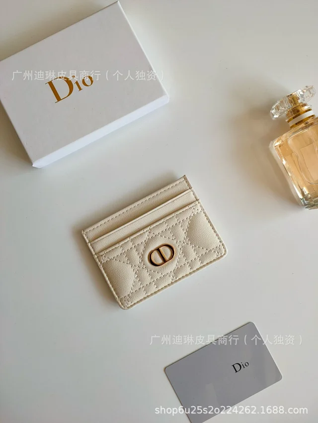 Unbranded Wallets & Card Holders Quilted 5-Slot Holder with Gold-Tone Oval Hardware product detail image 3