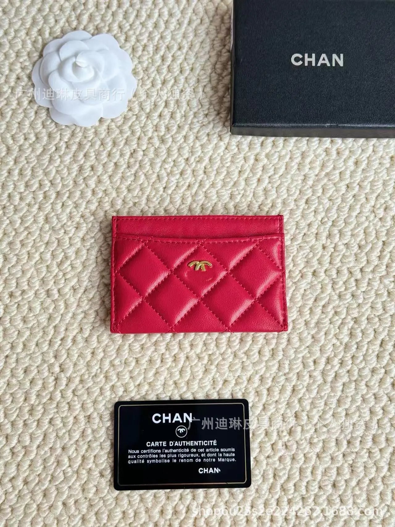 红色金扣羊皮