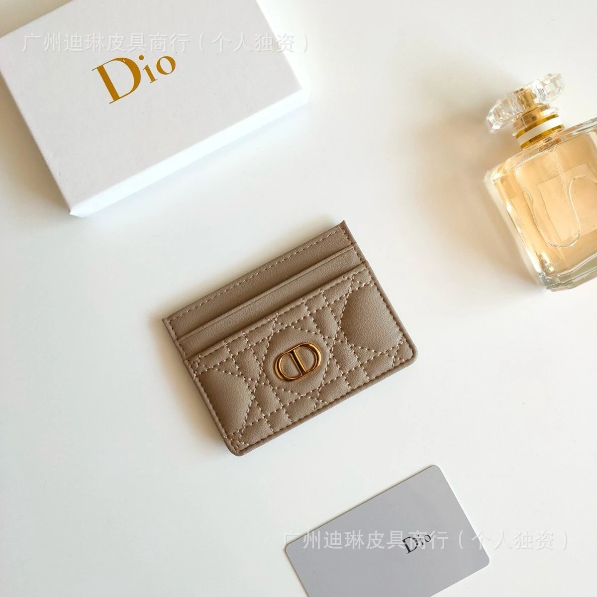 Unbranded Wallets & Card Holders Quilted 5-Slot Holder with Gold-Tone Oval Hardware image 3