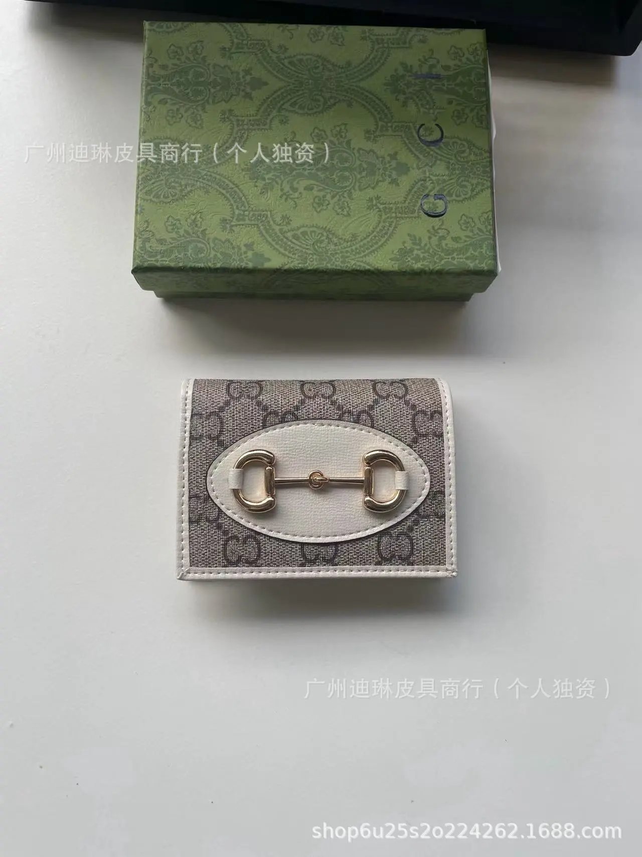 白色
