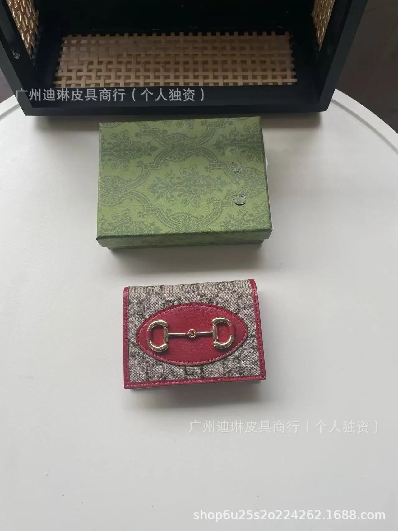 红色
