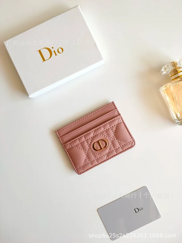 Unbranded Wallets & Card Holders Quilted 5-Slot Holder with Gold-Tone Oval Hardware product detail image 6