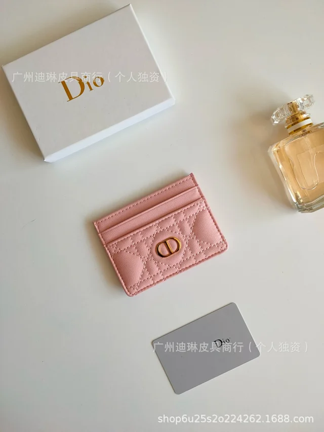Unbranded Wallets & Card Holders Quilted 5-Slot Holder with Gold-Tone Oval Hardware product detail image 4