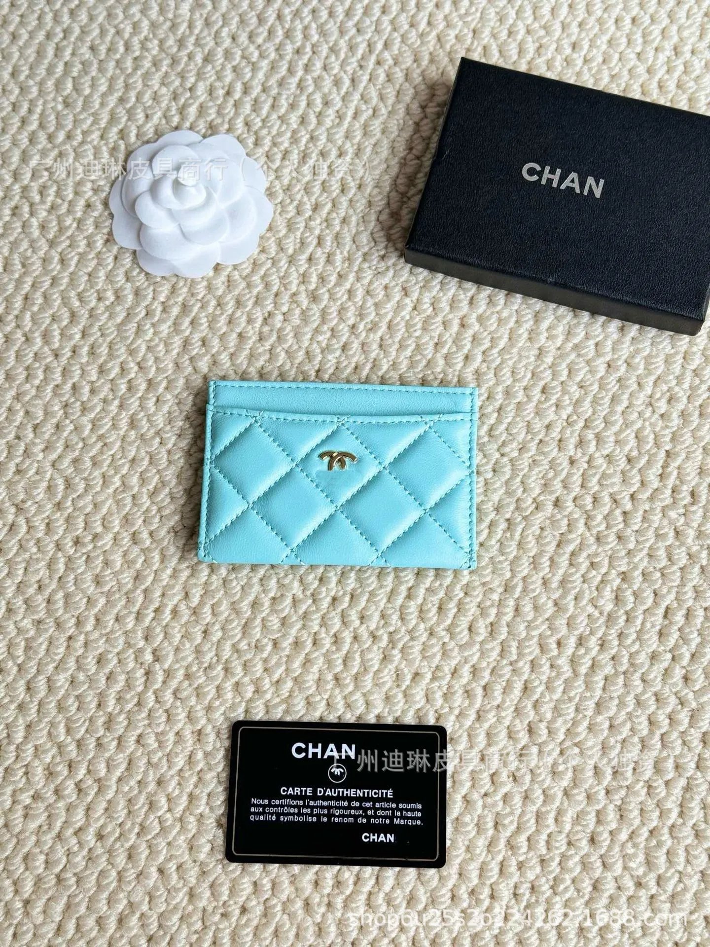 湖蓝色金扣羊皮