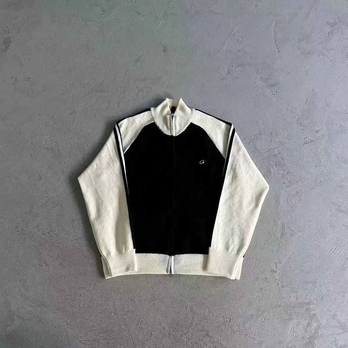 Black with off-white SKU image