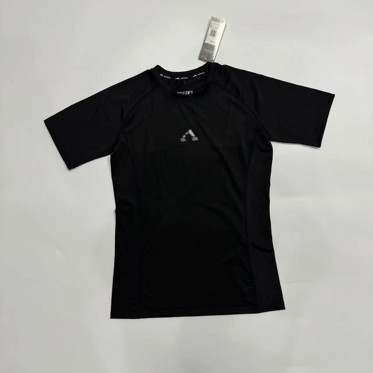 A Di tight-fitting short-sleeve black SKU image