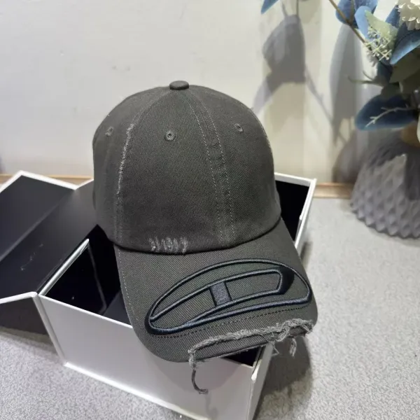 Champion Distressed Logo Baseball Cap Gray - 1