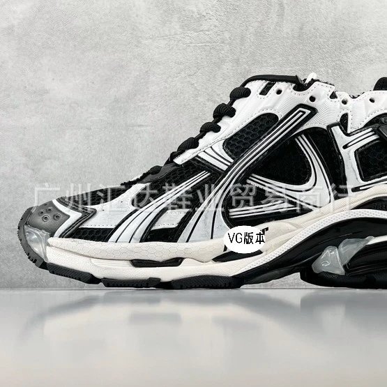VG Version Sneakers - 15/28
