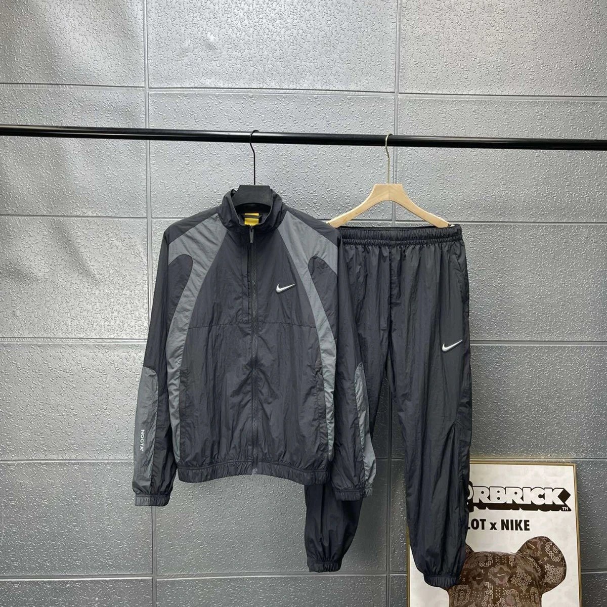 Nike Sportswear Windrunner Jacket & Pants Set