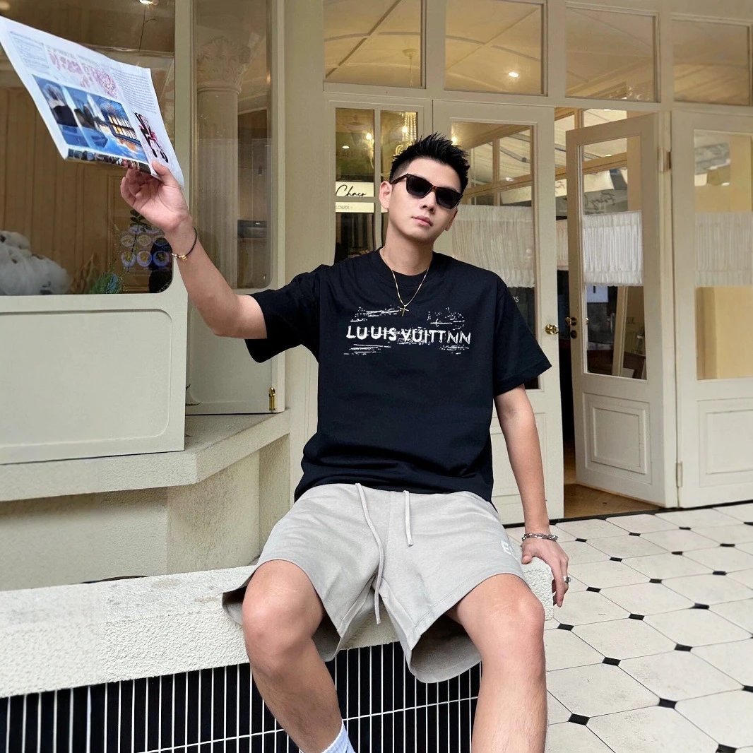 Louis Vuitton Lv Graffiti T-Shirt/Shorts