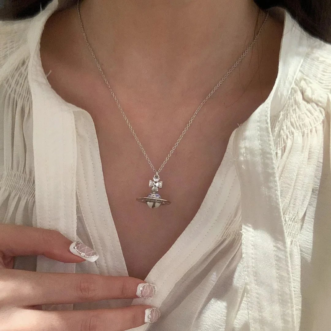 Vivienne Westwood Orb Pendant Necklace Gold Crystal Jewelry Necklaces product detail 11 in Litbuy spreadsheet finds