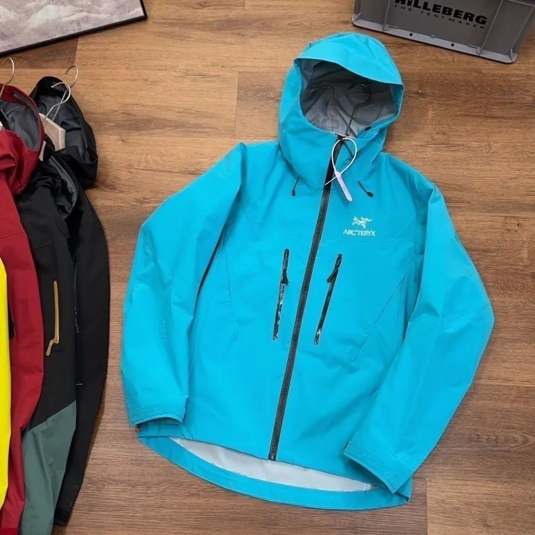 Arc'teryx Arc'teryx Beta LT Jacket in Seven-Generation SV Carp Fat Blue Blue