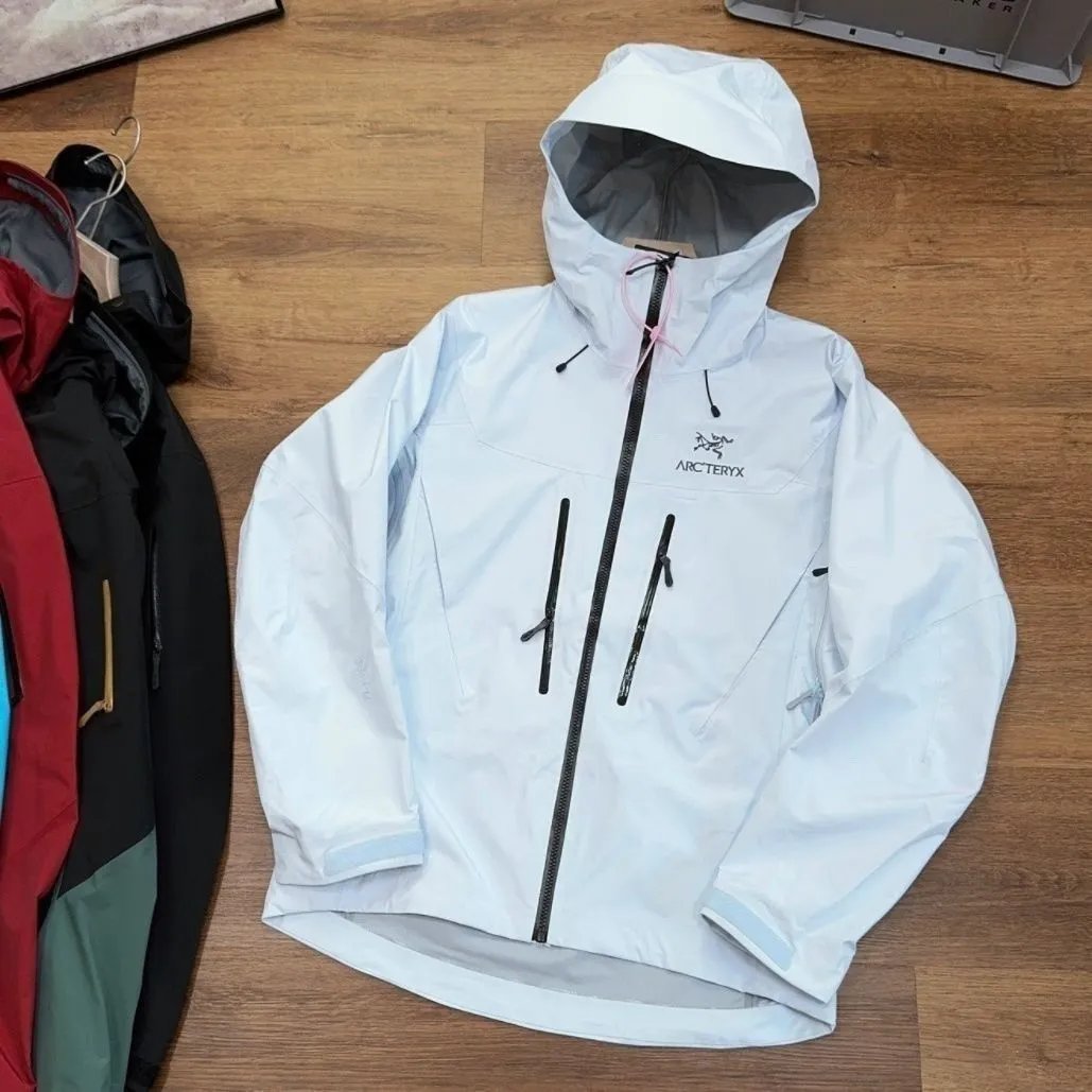 Arc'teryx Arc'teryx Beta LT Jacket in Light Blue Blue