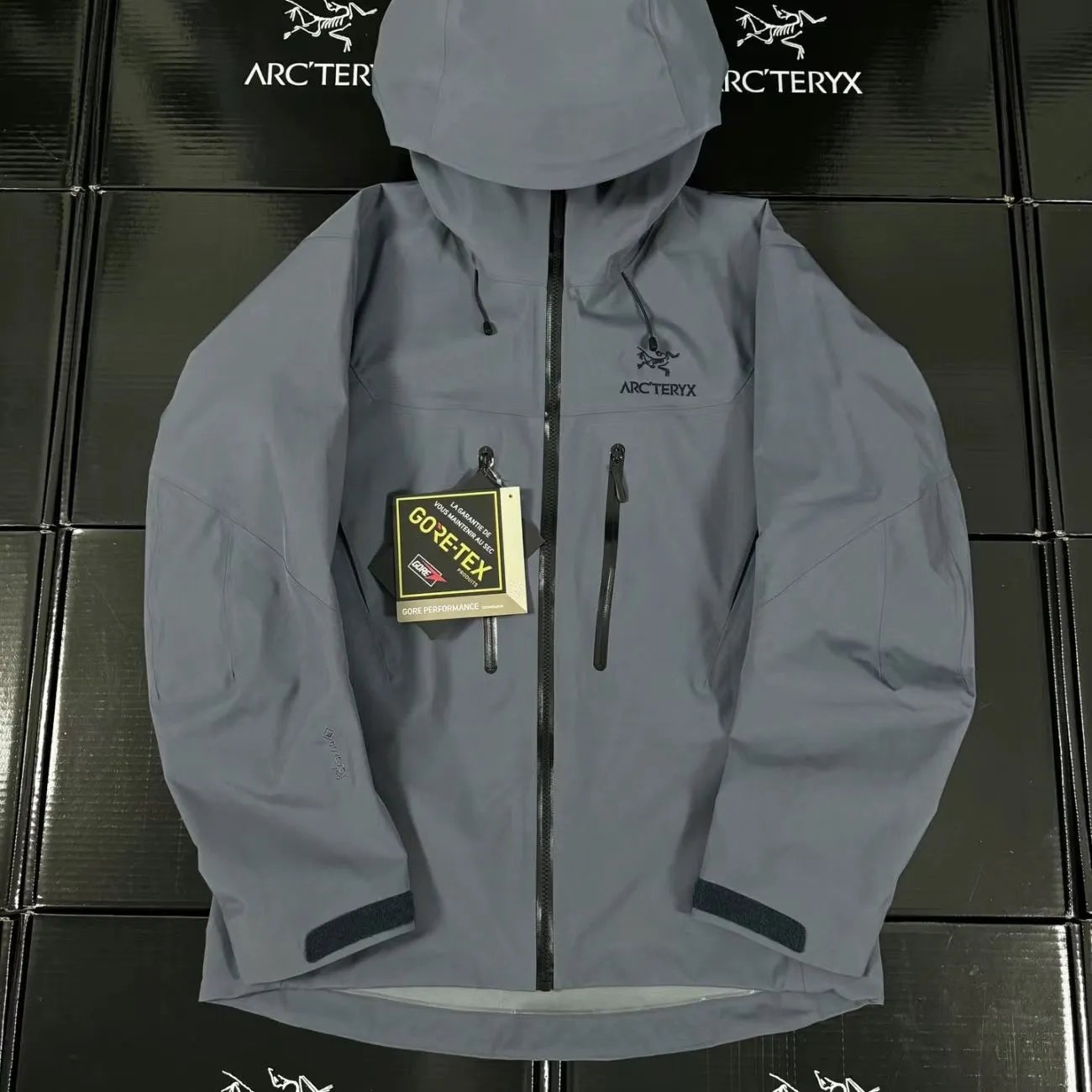Arc'teryx Arc'teryx Beta LT Jacket in Seven Generation SV Smoke Grey Grey