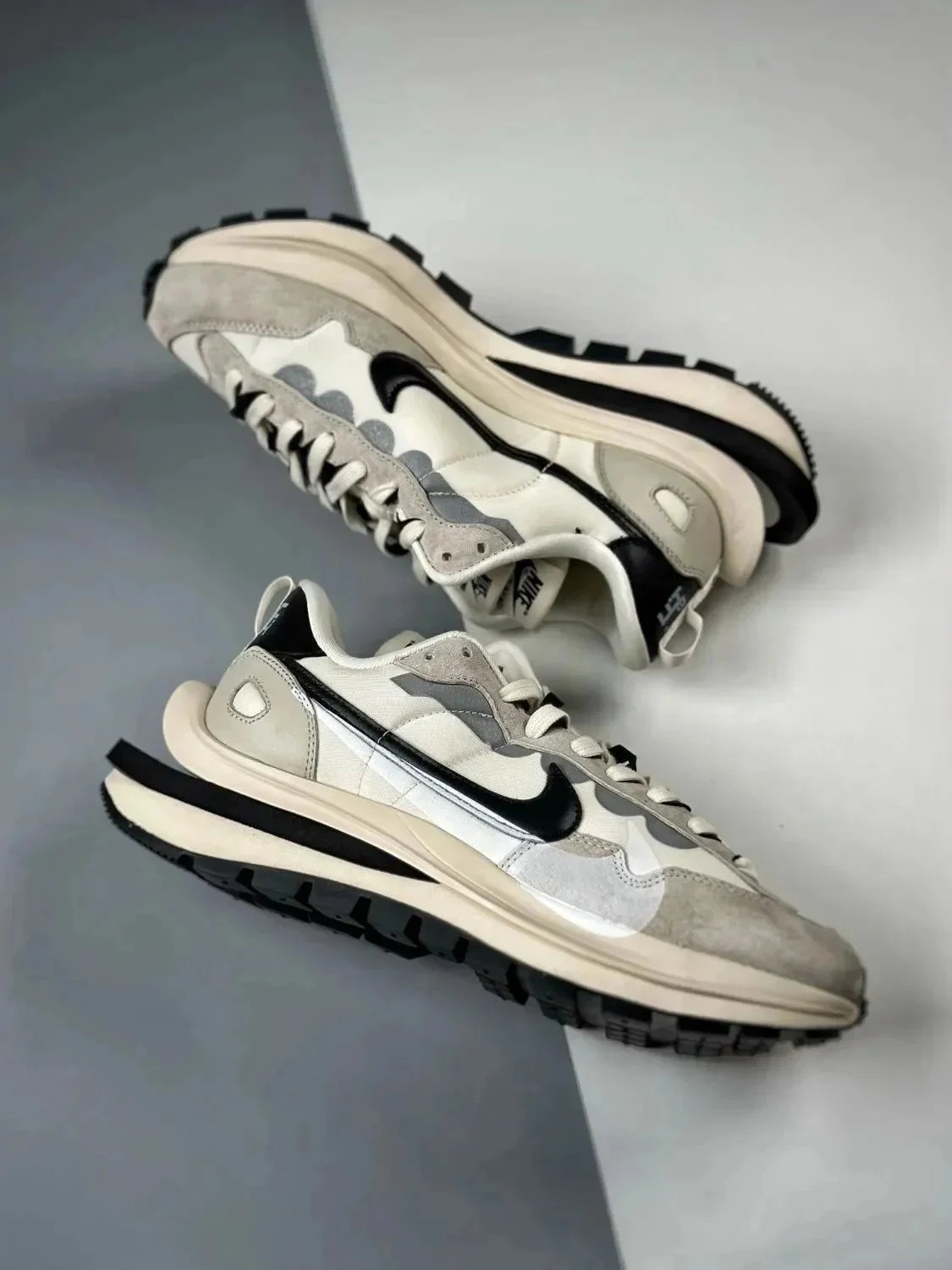 Nike x Sacai VaporWaffle White Pink Black Blue Sneakers - 11