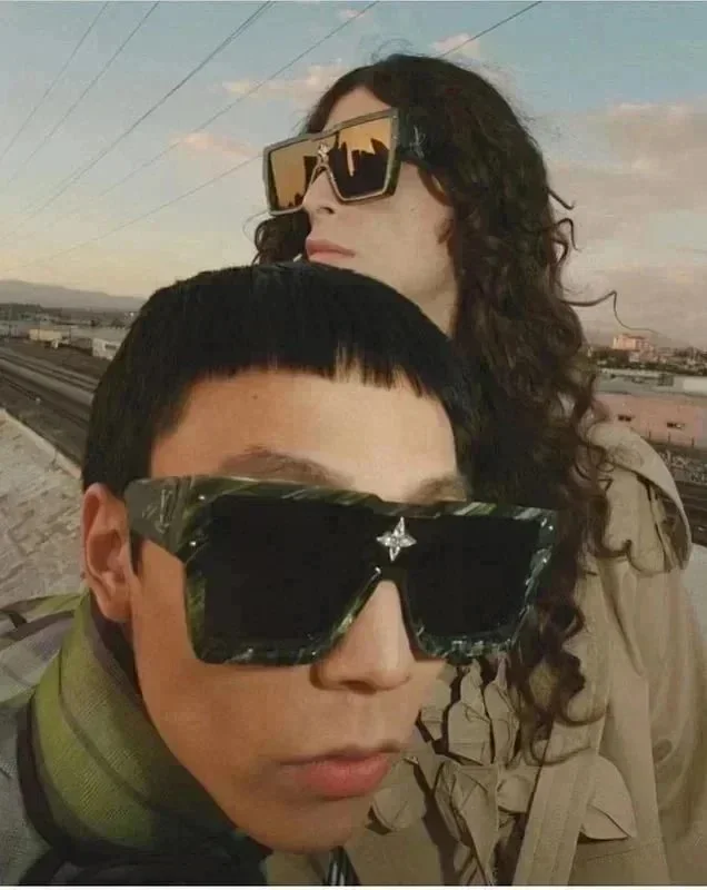 Louis Vuitton Eyewear Oversized shield sunglasses product detail image 2