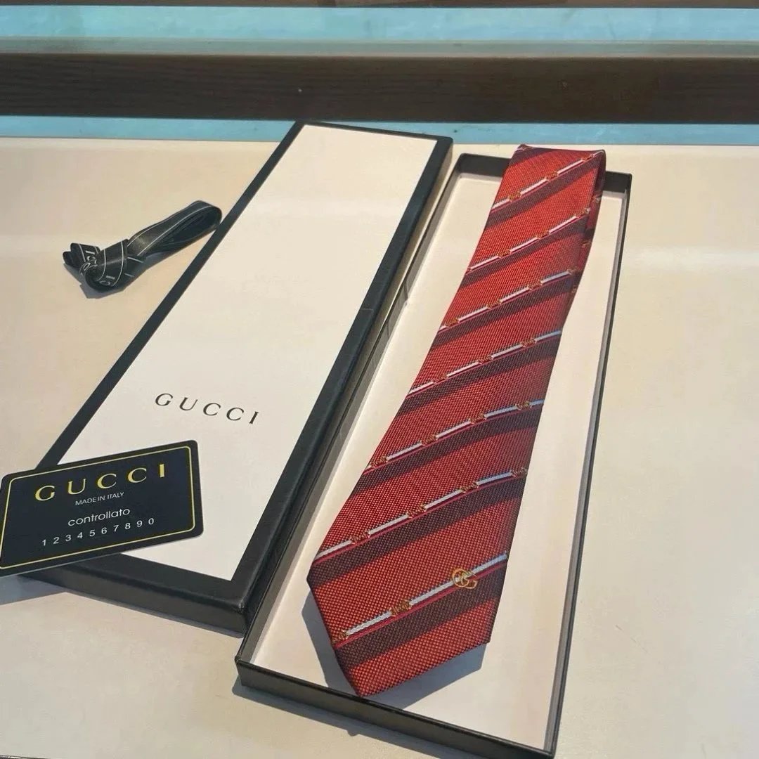 Gucci 06 (with box)