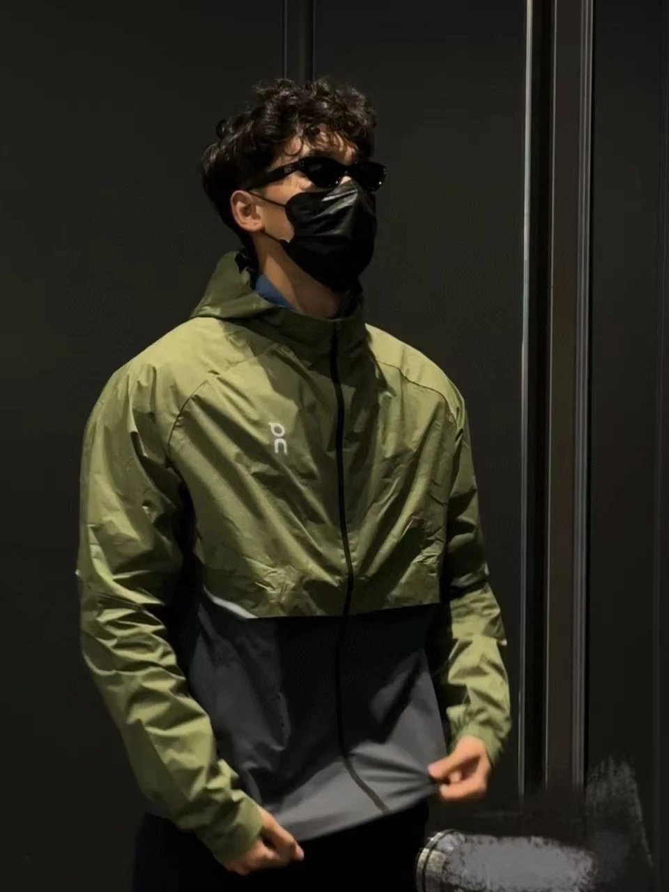 On Running Windbreaker Blue Navy Two-Tone Jacket Outerwear - 13