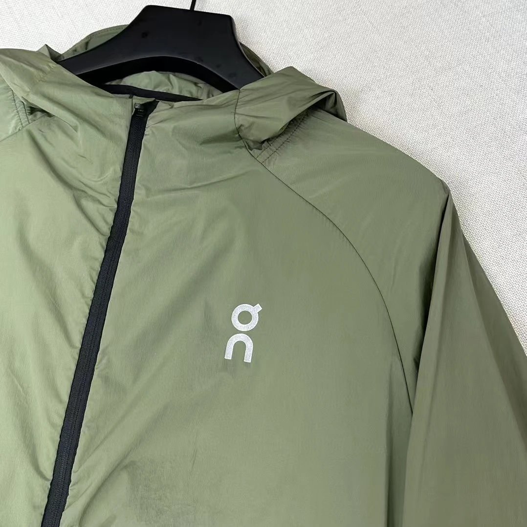 On Running Windbreaker Blue Navy Two-Tone Jacket Outerwear - 25