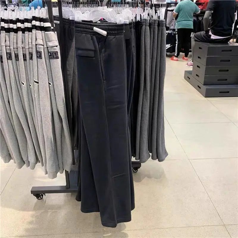 NIKE Sweatpants 3