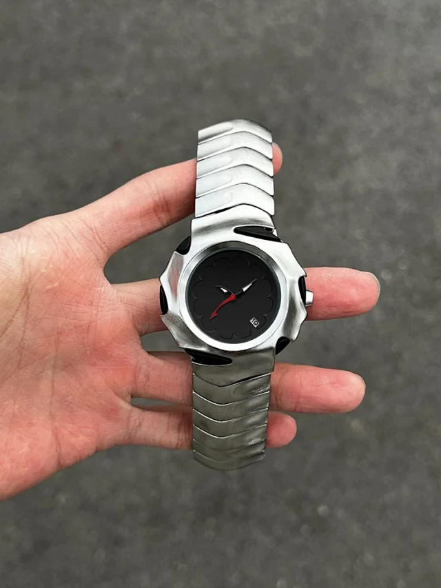 Unbranded Watches Analog watch with scalloped flower dial, date window and sculptural metal bracelet product detail image 14