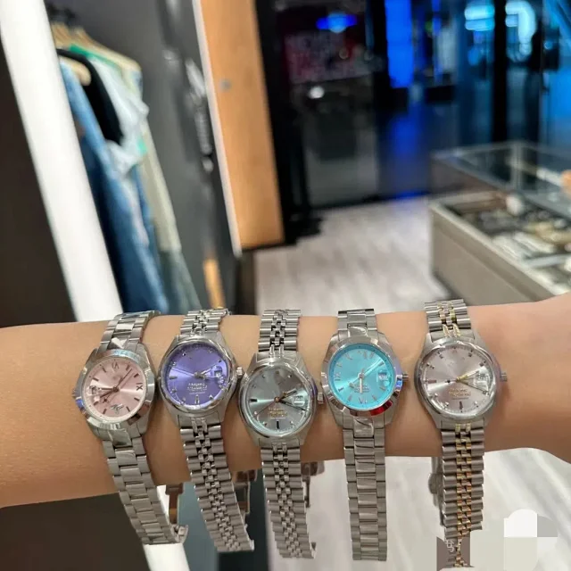 Vivienne Westwood Watches Quartz watch with orb-logo dial, date window and metal link bracelet product detail image 6