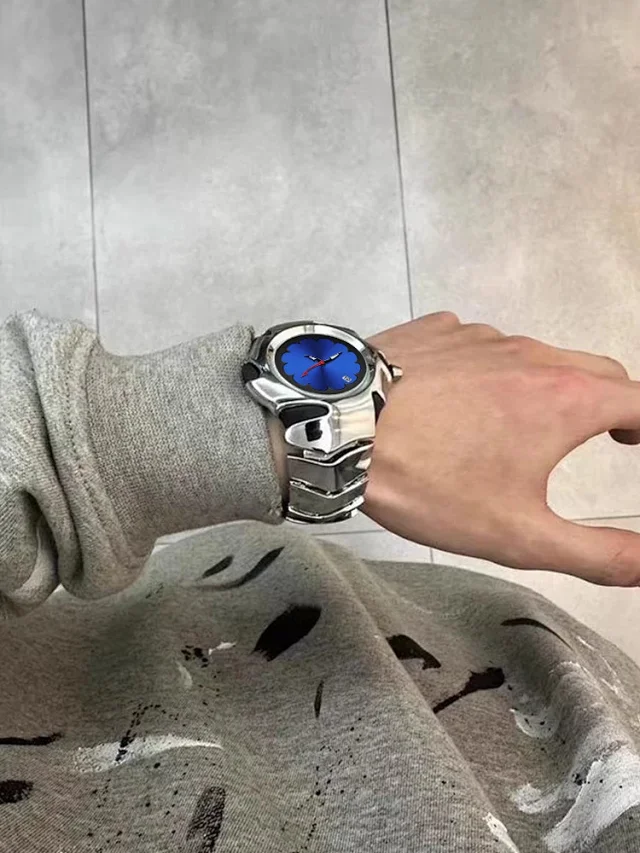Unbranded Watches Analog watch with scalloped flower dial, date window and sculptural metal bracelet product detail image 3