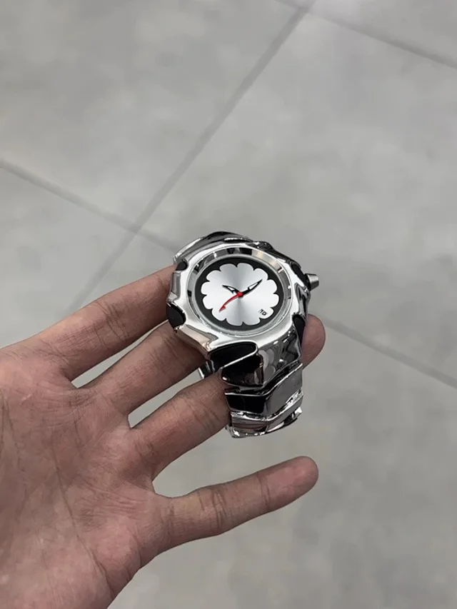 Unbranded Watches Analog watch with scalloped flower dial, date window and sculptural metal bracelet product detail image 9