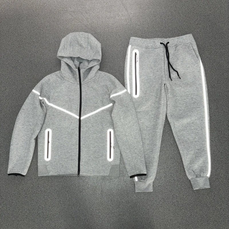 浅灰色反光套装
