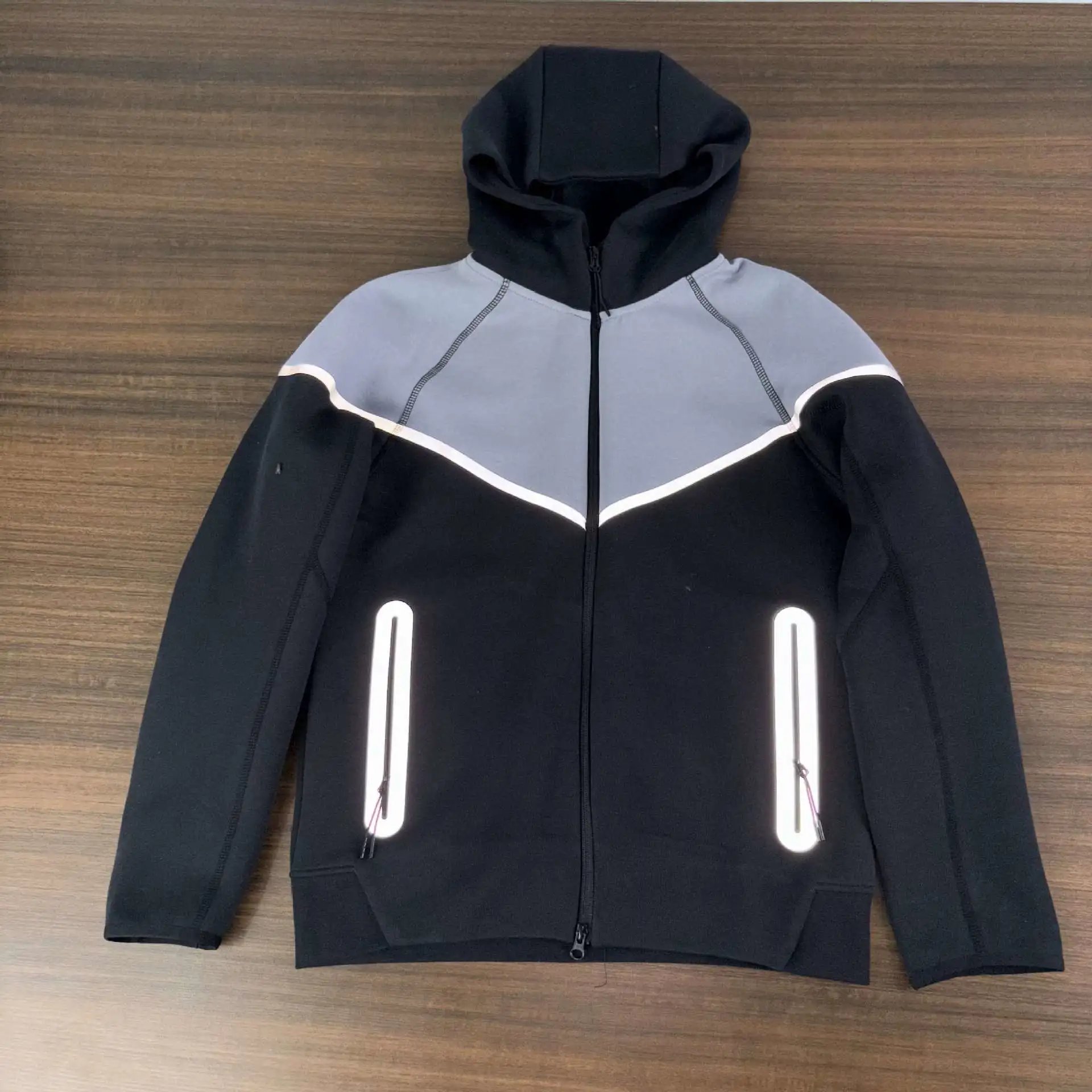 黑拼奶灰色上衣