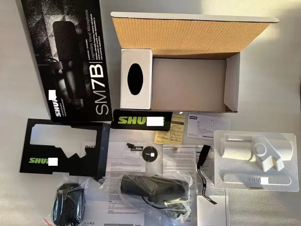 Shure SM7B Black Legendary Vocal Microphone - 3