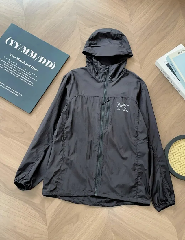 Arc'teryx Jackets Lightweight Hooded Zip Jacket product detail image 6