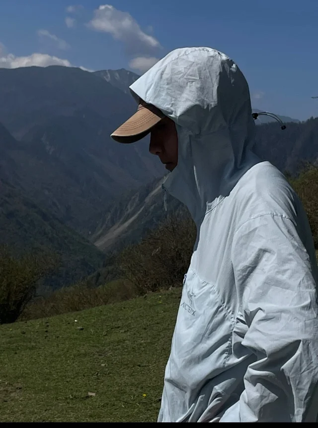 Arc'teryx Jackets Lightweight Hooded Zip Jacket product detail image 8