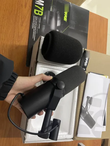 Shure SM7B Black Legendary Vocal Microphone - 5