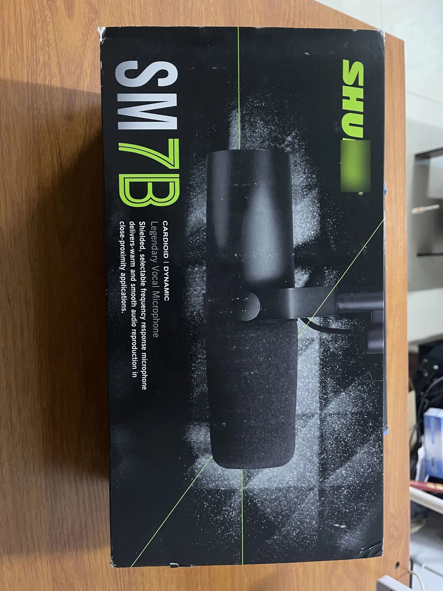 Shure SM7B Black Legendary Vocal Microphone - 7