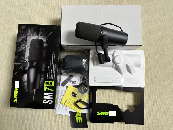 Shure SM7B Black Legendary Vocal Microphone - 2