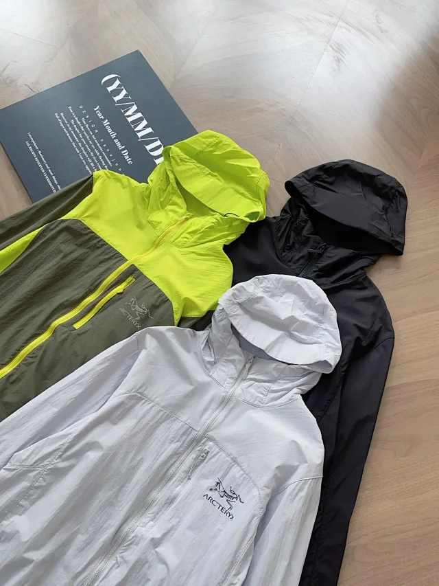 Arc'teryx Jackets Lightweight Hooded Zip Jacket product detail image 3