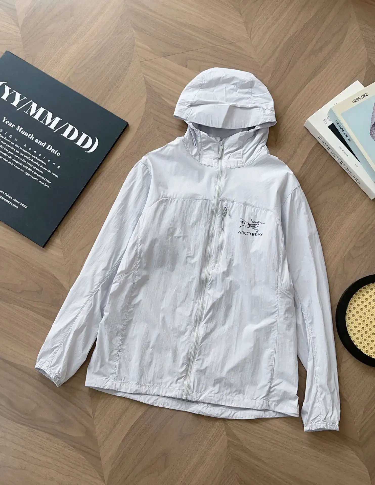 Arc'teryx Jackets Lightweight Hooded Zip Jacket — 9923 white